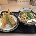 うどん屋 しろ - えびうどん全景