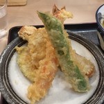うどん屋 しろ - えびうどん天ぷらアップ