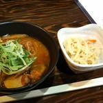 勘ちゃんコース：もつ煮(小)、小鉢(この日は切り干し大根)♪