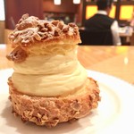 Pesutori Shoppu - ホテルケーキセット （シューパリジャン、ホットコーヒー） 合計：1,425円