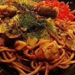 Okonomiyaki Teppan Yaki Rokusan - 六三　焼きそばミックスそば（920円）