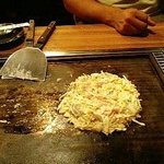 Okonomiyaki Teppan Yaki Rokusan - 六三　お好み焼きミックス焼（920円）