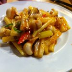 相思豆 - イカとセロリのピリ辛炒め