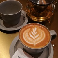 THE GATEHOUSE - カフェラテ、カモミールワイン