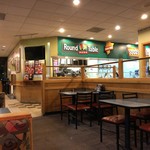 Round Table Pizza - 店内♪