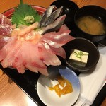 三代目網元　魚鮮水産 - はみだし海鮮丼♪