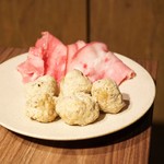 炭火焼肉・にくなべ屋 神戸びいどろ - 神戸牛スライスとつくね