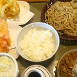 Teuchi Soba Hatsugai - もつ煮定食 ￥850 + 平日昼限定天ぷら￥100