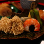 味吉兆 - 牡蠣の揚物、車海老艶煮、河豚の煮凝り、枝豆、玉子焼き、新カラスミと大根添え