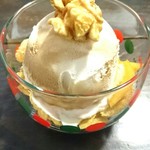 にちにち食堂 - ミニパフェ250円。キャラメルのアイスが美味しい。