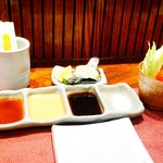 串かつ あーぼん - ソース＆生野菜