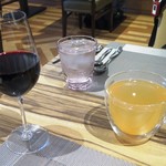 Le vrai - グラスワイン(赤)８４０円(税込)など