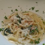 パスタピッコラ - サーモンとホウレン草のクリームパスタ