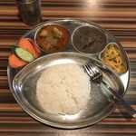 ネパール民族料理店 ネワーダイニング - ダルバート
