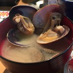 廻鮮寿司 塩釜港 - 2017年11月。あさりがデカいあさり汁。