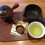 日本茶甘味処あずき - 八女茶、右上が湯冷まし