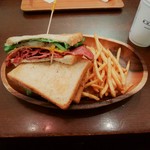 クアアイナ - 本日のサンドイッチ：パストラミ（\1,207）