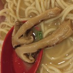 フスマにかけろ 中崎壱丁 中崎商店會1-6-18号ラーメン - 秋惜しむ芳醇松茸豚骨らぁめん