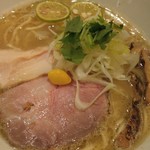 フスマにかけろ 中崎壱丁 中崎商店會1-6-18号ラーメン - 秋惜しむ芳醇松茸豚骨らぁめん