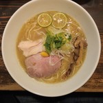 フスマにかけろ 中崎壱丁 中崎商店會1-6-18号ラーメン - 秋惜しむ芳醇松茸豚骨らぁめん