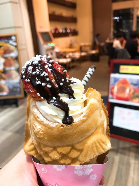 移転】鯛パフェ 横浜ワールドポーターズ店 - 馬車道/たい焼き・大判