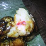 トイタたこ焼店 - タコは【酢だこ】ぽい、真っ赤なタコです