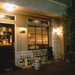 ライオン堂 - シンプルな外観です。