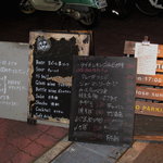 ライオン堂 - この立て看板が目印。