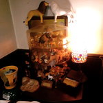 ライオン堂 - 入り口左手にミニライオン。