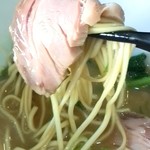 麺や 福はら - 豚チャーシュー包み麺リフト