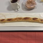 粉とクリーム - 本日のポンイツ。  
      全長およそ35cm、長〜いウインナー棒  
      自宅にて