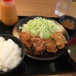 Torisen - 4種盛りから揚げ定食（4個入り）・720円