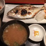 めしの助 - 日替わり焼魚定食(めっき鯵)
      イカ納豆