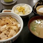 なか卯 - 親子丼 特盛 豚汁サラダセット