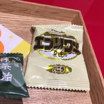 イッピン カフェ - ほうじ茶ラテフロートに付いてくるお菓子 2016/10/28