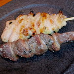 錦家 - おまかせ串焼き5本￥660（もも、ずり）
