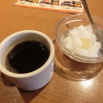 Yamucha Izakaya Honkontei - アンニン豆腐とコーヒーマシンでのホットコーヒー