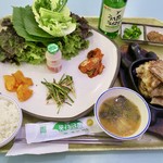 Homeplus - 料理写真:「サムギョプサ厶パプ(삼겹쌈밥)」(7000ウォン)