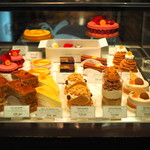 ピエール・エルメ・パリ - ショーケース