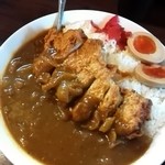 丸哲 - 排骨カレー￥830