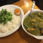 ロダン - グリーンカレーパクチー盛り  1400円