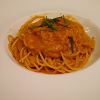 ヴィラッツァ - 友人たちが頼んだカニのトマトクリームパスタ