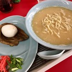 粉工房 イケ麺 - 沖縄そば こってり(純豚骨) ラフテー