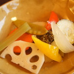 たつみキッチン - 色々な野菜を漬け込んでいるので、うまみたっぷり、自家製ピクルス