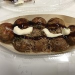 築地銀だこ - 料理写真:たこ焼き550円(テイクアウト)
