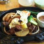 クローバー ボヌール - 牛肉と季節の野菜の角切りステーキ 1380円
