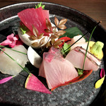 個室和食 紅炉庵 なんば店 - 造り盛り合わせ(2人前）1490円。