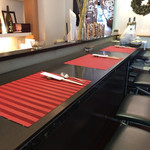 三栗 - 余裕のあるカウンター席は4席