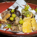 かたつむり - 2017.11 天ぷら盛り合わせ（熊の脳味噌、蕗の薹、干し柿、花咲き栗、玉蜀黍、銀杏）