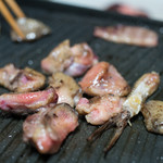 かたつむり - 2017.11 鉄板で真鴨を焼いています